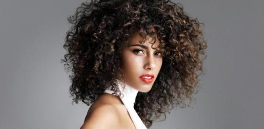 Ο οδηγός για  τις τέλειες μπούκλες είναι εδώ.